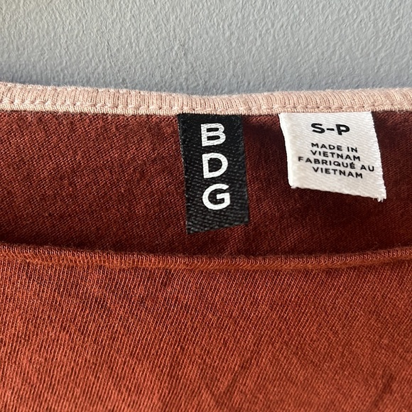 Urban Outfitters cropped 3/4 sleeve top - Picture 4 of 6